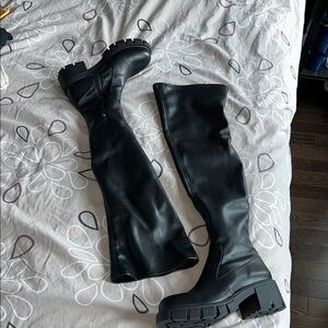 L’intervalle SEYMORE Black Knee High Boots
